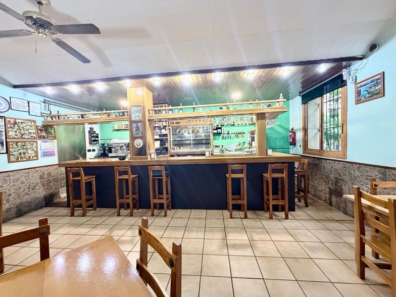 Retail in Barcelona, Barcelona for lease - Building Photo - Image 2 of 2