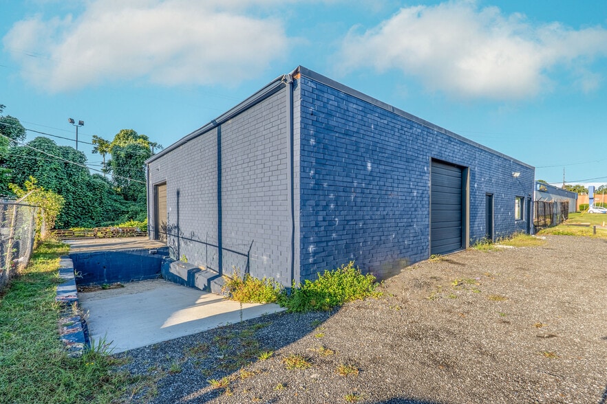 1310 Headquarters Dr, Greensboro, NC for sale - Building Photo - Image 2 of 15