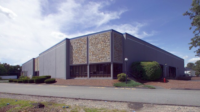 Plus de détails pour 31 Suffolk Rd, Mansfield, MA - Industriel à louer