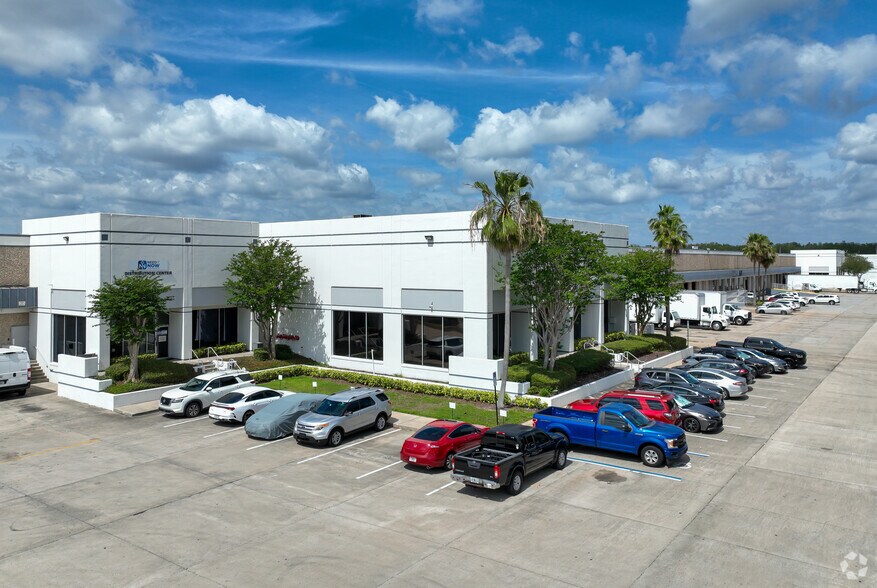 7510-7540 S Presidents Dr, Orlando, FL for lease - Primary Photo - Image 1 of 18