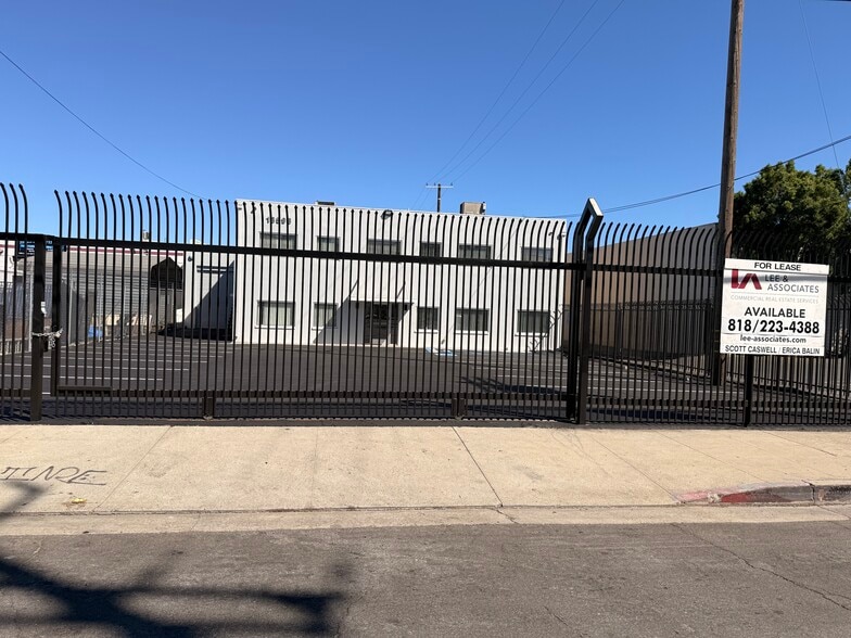 13596 Vaughn St, San Fernando, CA for lease - Building Photo - Image 2 of 17
