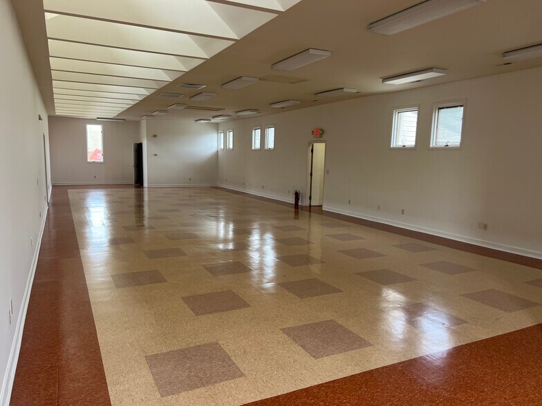 755 Thimble Shoals Blvd, Newport News, VA for lease - Building Photo - Image 3 of 10