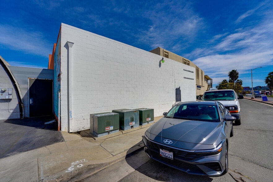 1079-1085 W Morena Blvd, San Diego, CA for sale - Building Photo - Image 2 of 11