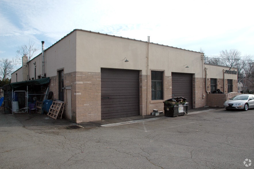 1045-1071 Bloomfield Ave, West Caldwell, NJ for lease - Building Photo - Image 2 of 4