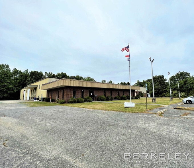 100 Kitty Hawk Ln, Elizabeth City, NC à vendre - Photo du bâtiment - Image 1 de 1