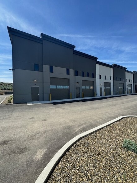 2200 E Chisholm Dr, Nampa, ID à louer - Photo du bâtiment - Image 3 de 10