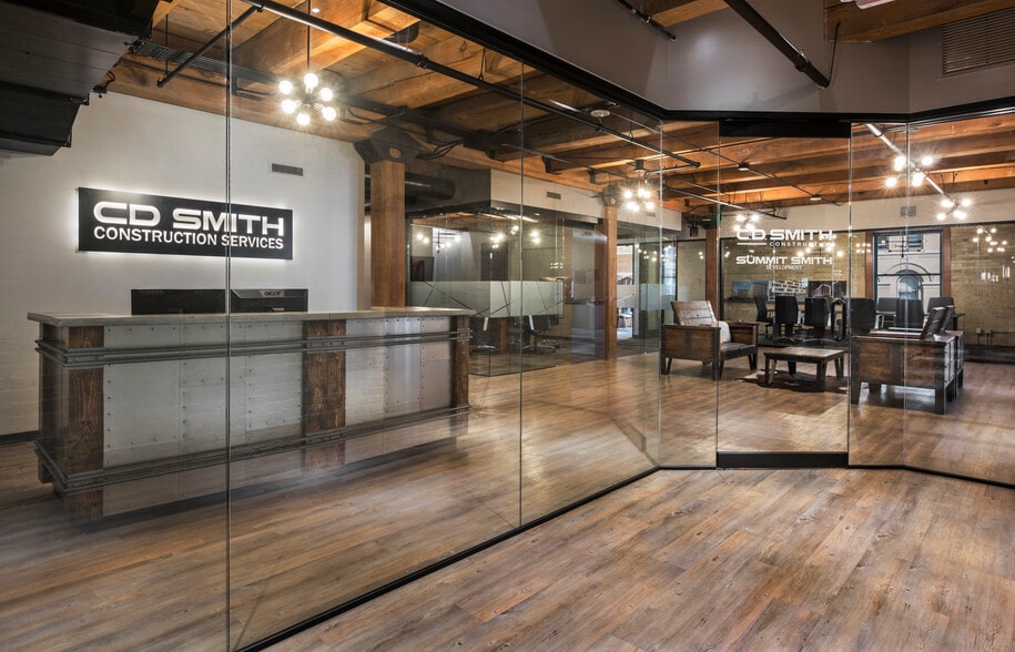 241 N Broadway St, Milwaukee, WI for lease - Interior Photo - Image 3 of 6