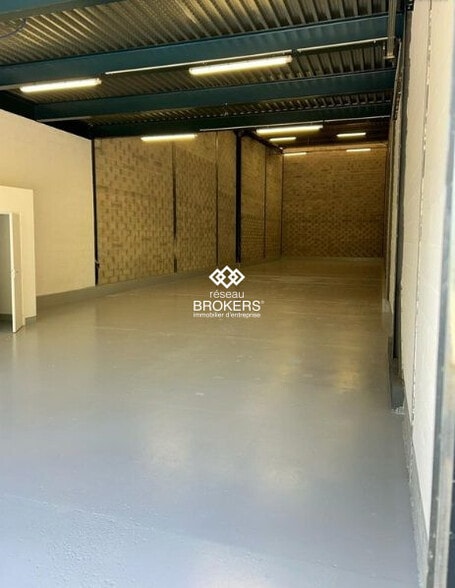 Industrial in Noisy Le Grand for lease - Interior Photo - Image 1 of 4