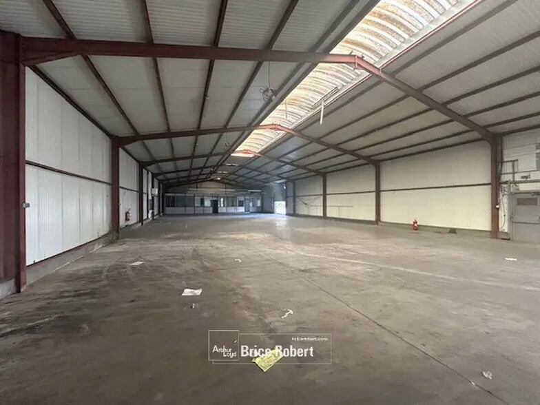 Office in Vénissieux for lease - Interior Photo - Image 2 of 4