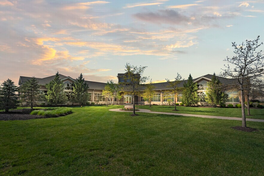 5015 NW Canal St, Riverside, MO à louer - Photo du bâtiment - Image 1 de 10