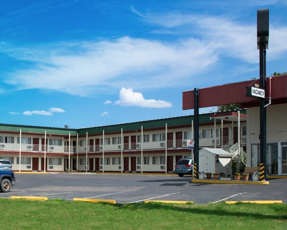 905 W 3rd St, La Junta, CO for sale Primary Photo- Image 1 of 8