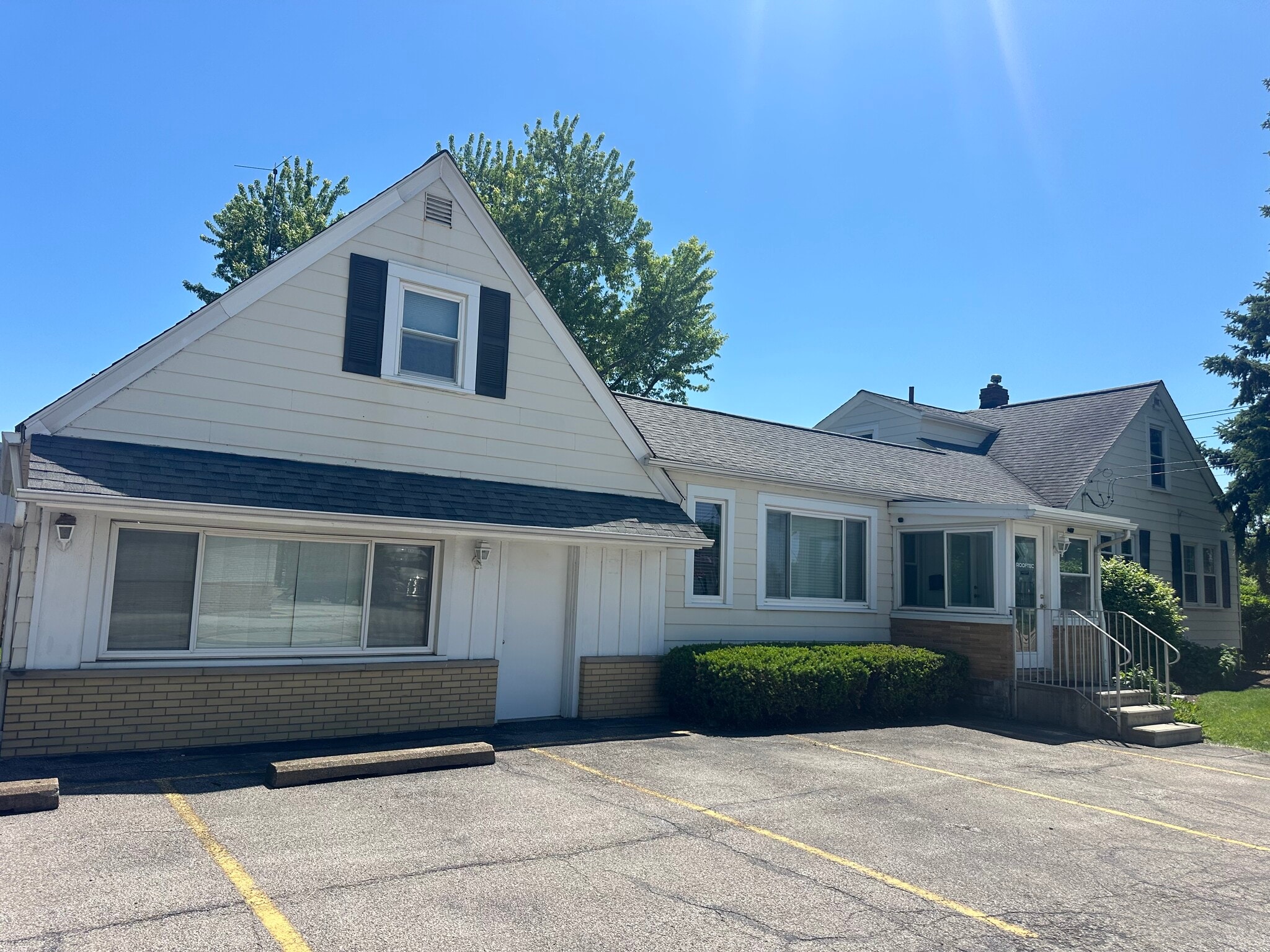 36403 Vine St, Willoughby, OH for sale Primary Photo- Image 1 of 13
