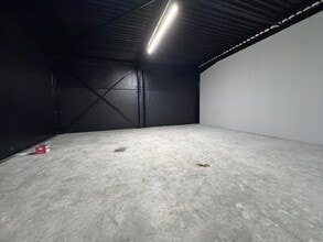 35 Rue François Mittérrand, Auvers-sur-Oise for lease Interior Photo- Image 1 of 6