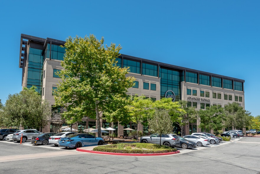 28515 Westinghouse Pl, Valencia, CA à vendre - Photo du bâtiment - Image 2 de 16