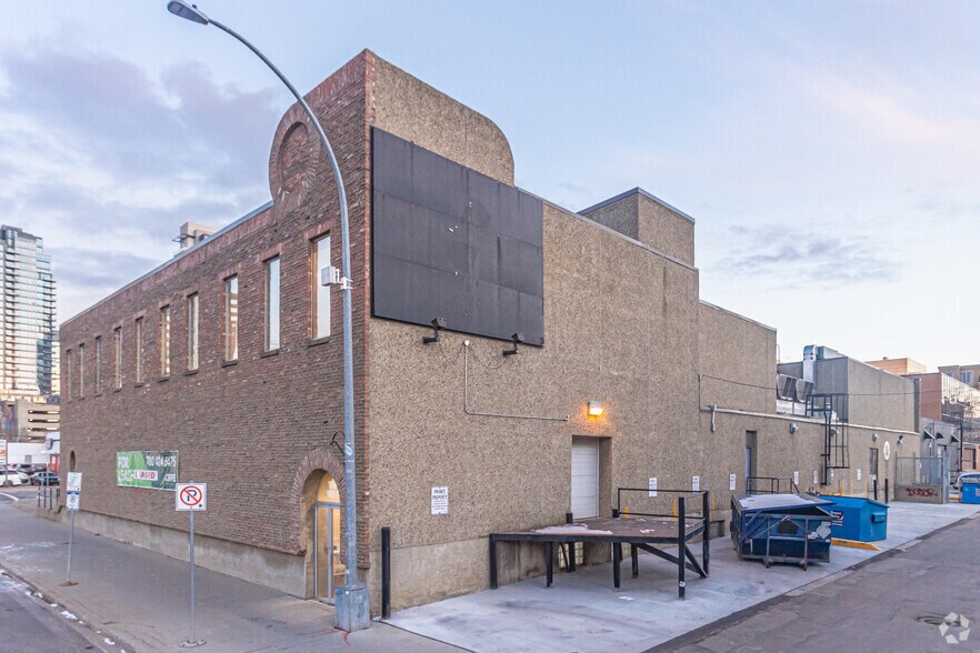 10248-10260 106th St NW, Edmonton, AB à louer - Photo du bâtiment - Image 2 de 5