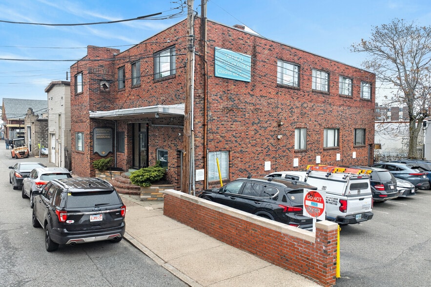 7 Foster St, Revere, MA à vendre - Photo du bâtiment - Image 3 de 13