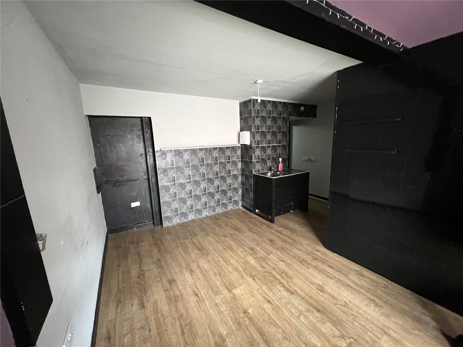 2 West Ln, Chester Le Street for lease Interior Photo- Image 1 of 3