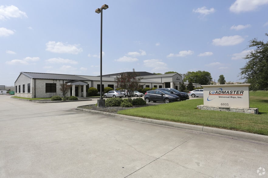 6935 Brittmoore Rd, Houston, TX for lease - Primary Photo - Image 1 of 39