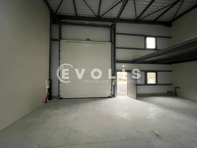 Flex in Saint-Étienne-la-Varenne for lease - Building Photo - Image 2 of 4