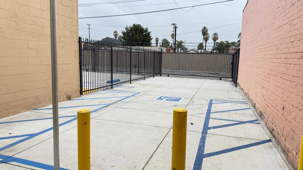 1233-1235 N E St, San Bernardino, CA à louer - Photo du bâtiment - Image 2 de 9