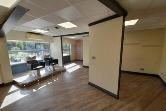 Stag Oak Ln, Chineham for lease Interior Photo- Image 2 of 4