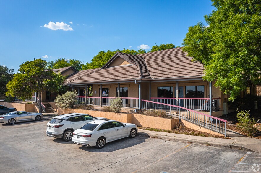 5503 Grissom Rd, San Antonio, TX à louer - Photo du bâtiment - Image 2 de 7