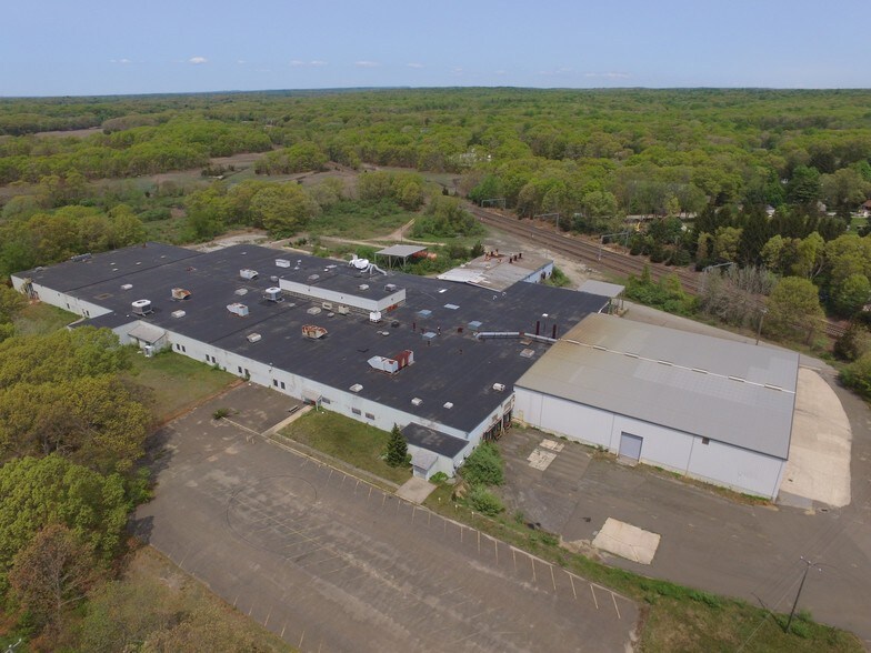 140 Knollwood Dr, Clinton, CT for lease - Building Photo - Image 2 of 6
