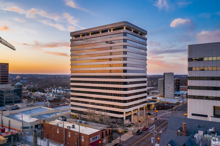 8000 Maryland Ave, Saint Louis, MO for lease - Building Photo - Image 1 of 16