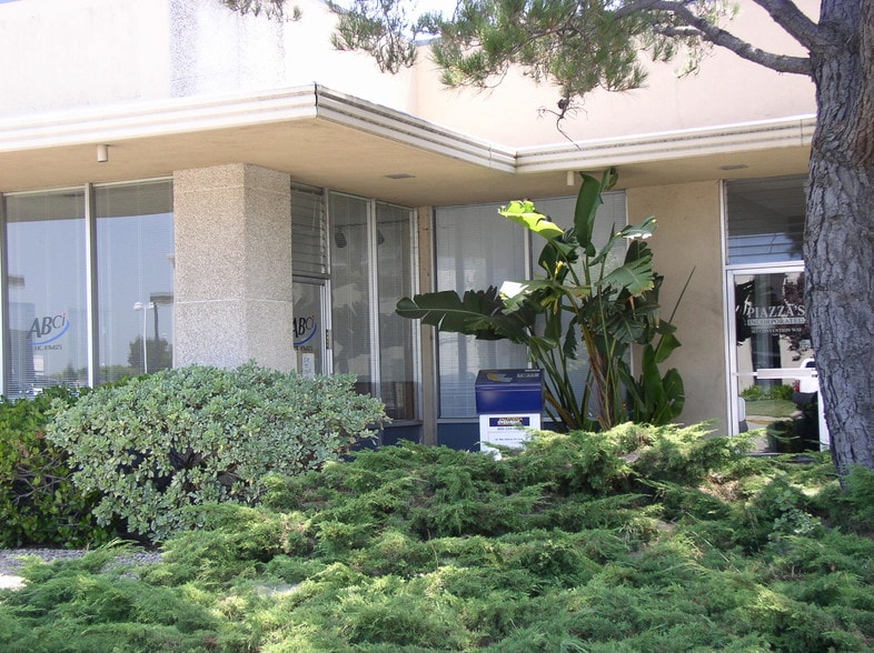 303 Convention Way, Redwood City, CA for lease - Building Photo - Image 2 of 3