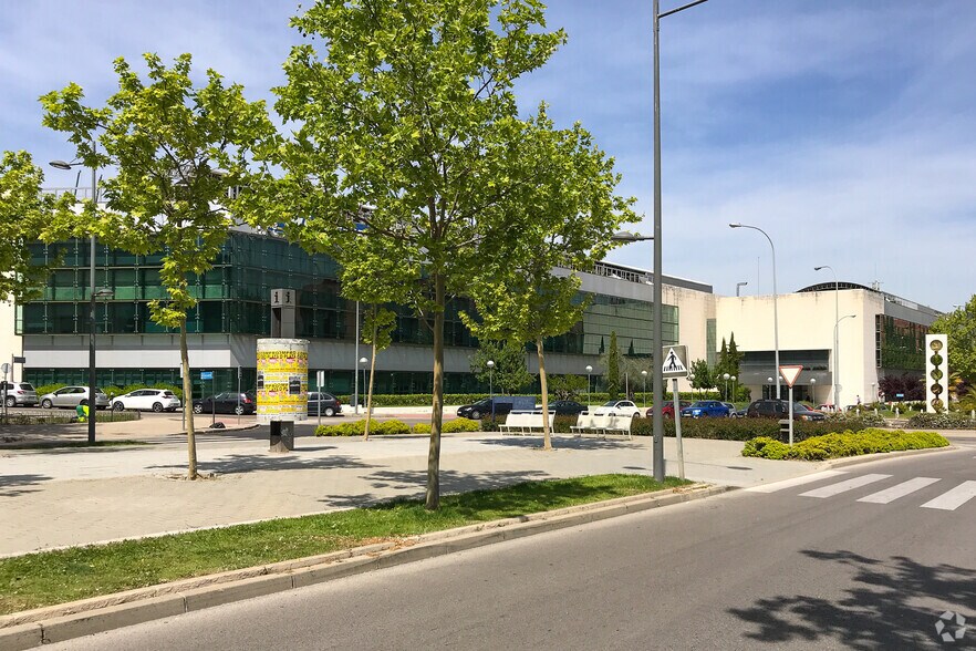 Avenida de los Encuartes, 19, Tres Cantos, Madrid à louer - Photo du bâtiment - Image 2 de 7