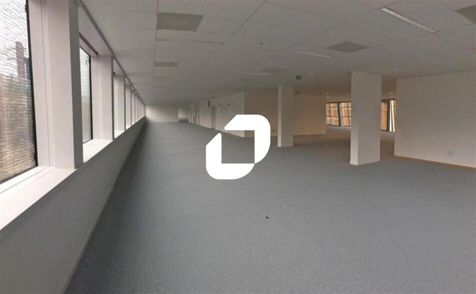 Office in Lille for lease - Building Photo - Image 3 of 8