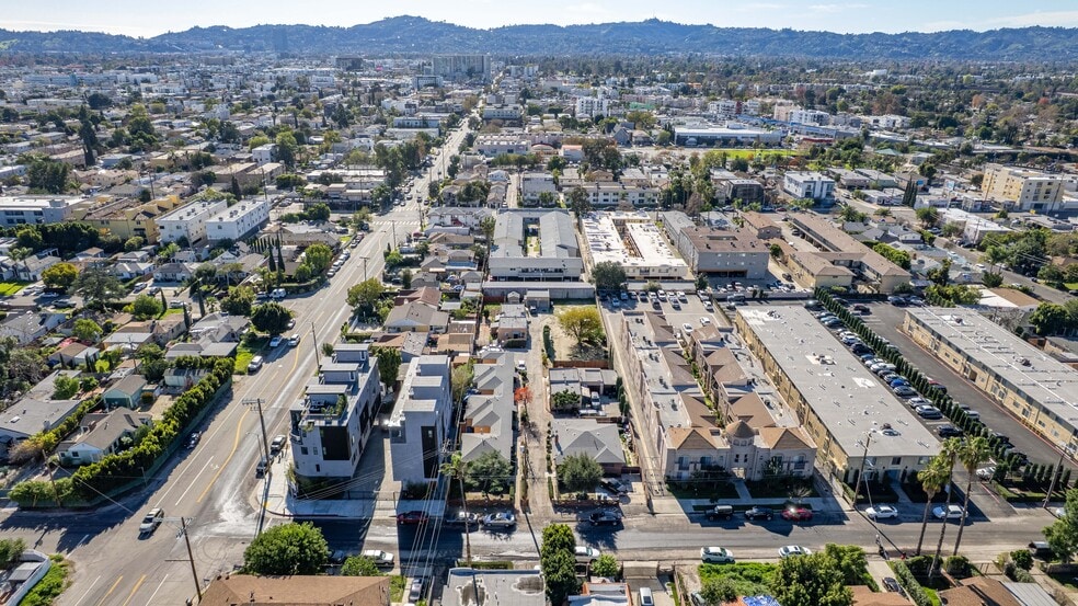 11414 Calvert St, North Hollywood, CA for sale - Building Photo - Image 3 of 14