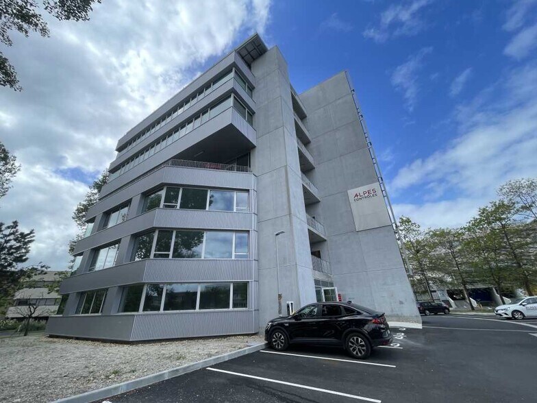 Office in Bruges for lease - Building Photo - Image 3 of 17