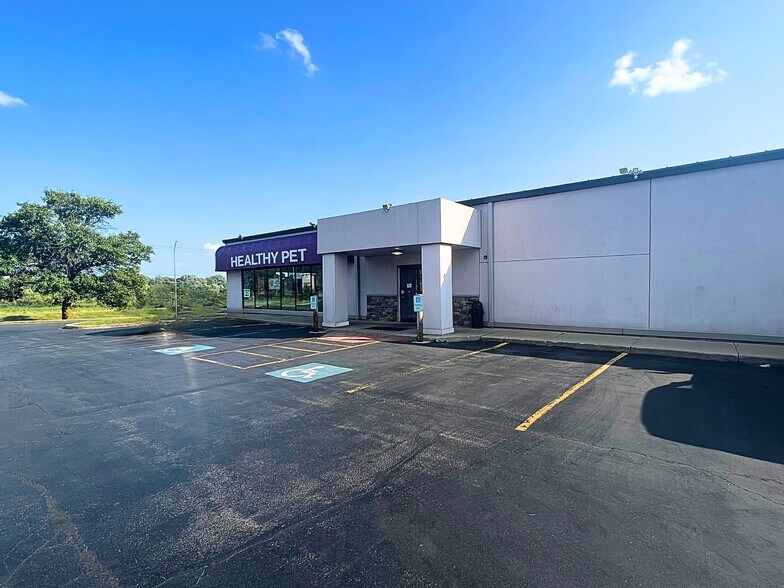 2620 N Farnsworth Ave, Aurora, IL à vendre - Photo du bâtiment - Image 3 de 13