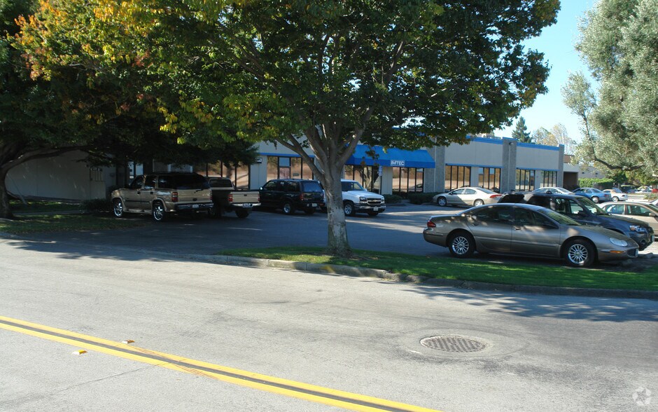 1289-1295 Forgewood Ave, Sunnyvale, CA à louer - Photo du bâtiment - Image 3 de 6