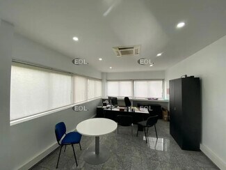 Plus de détails pour Local d'activités à louer