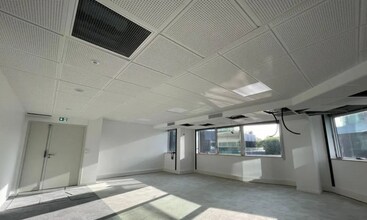 Office in Suresnes for lease Building Photo- Image 2 of 6