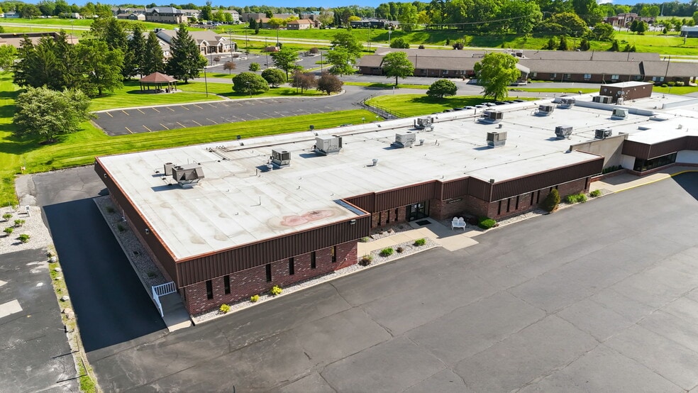 2235 Dubois Dr, Warsaw, IN for sale - Building Photo - Image 3 of 18