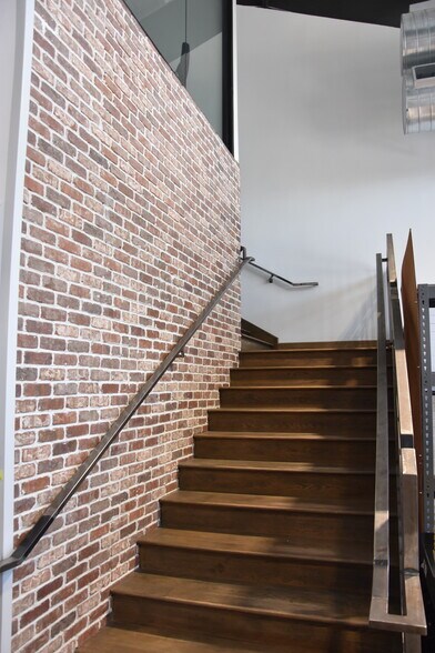 1320 N 300 W, Lehi, UT à vendre - Photo du bâtiment - Image 2 de 26