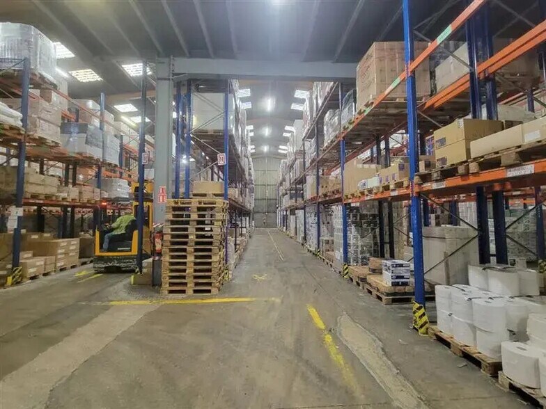 Industriel dans Villeneuve-la-Garenne à louer - Photo du bâtiment - Image 3 de 7