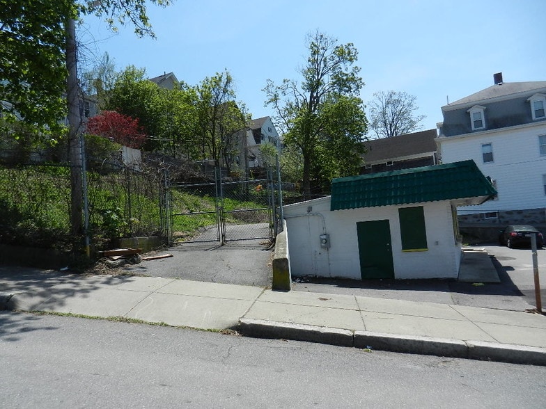 835 N Main St, Fall River, MA for sale - Building Photo - Image 2 of 14