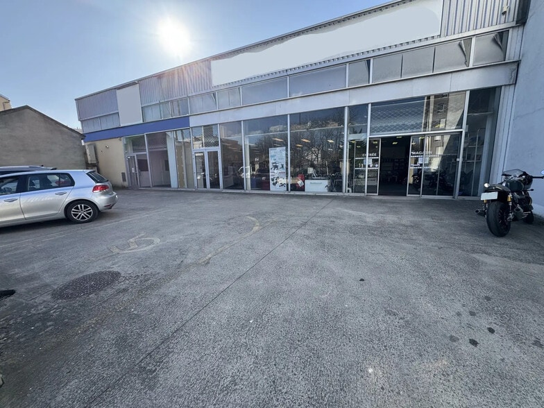 Flex in Argenteuil for lease - Building Photo - Image 1 of 22