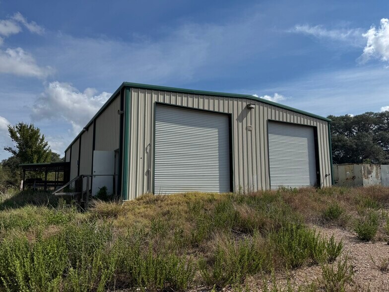 2589 US-77, Hallettsville, TX à vendre - Photo du bâtiment - Image 3 de 9