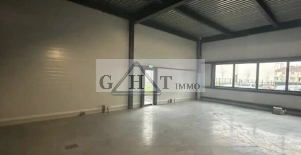 Industrial in Montmagny for lease - Interior Photo - Image 2 of 3