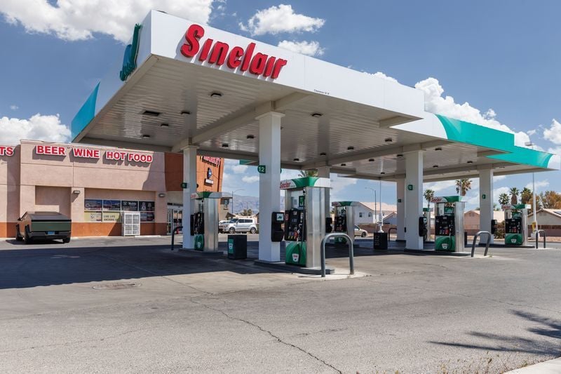 5700 Sky Pointe Dr, Las Vegas, NV à vendre - Photo du bâtiment - Image 2 de 14