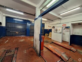 Plus de détails pour Multi-résidentiel à vendre