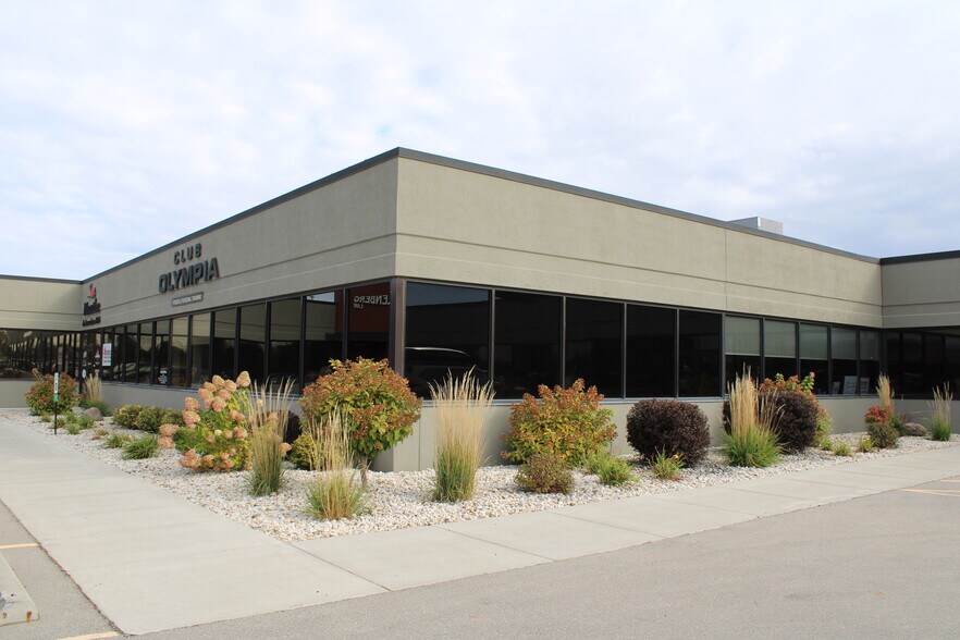 101 Camelot Dr, Fond Du Lac, WI à vendre - Photo du bâtiment - Image 3 de 29