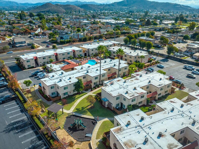 10032 N Magnolia Ave, Santee, CA à vendre - Photo du bâtiment - Image 3 de 16