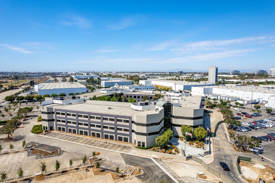 20101 Hamilton Ave, Torrance, CA à vendre - Photo du bâtiment - Image 3 de 4