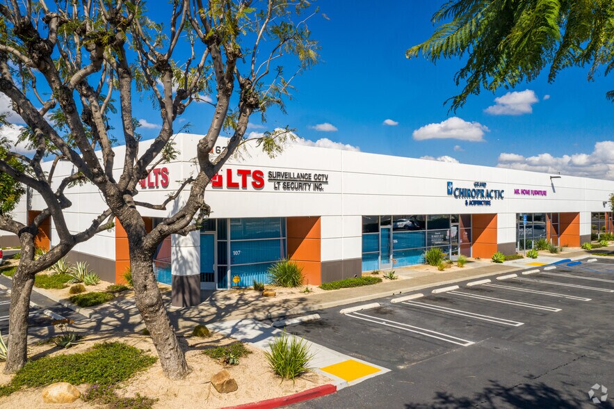 600 S Grand Ave, Santa Ana, CA à louer - Photo du bâtiment - Image 2 de 15